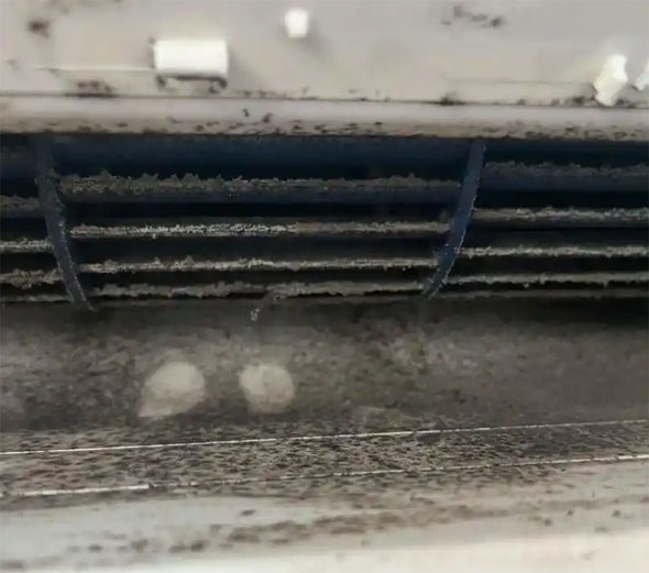 余姚空调吹的风有股烧焦味是怎么回事